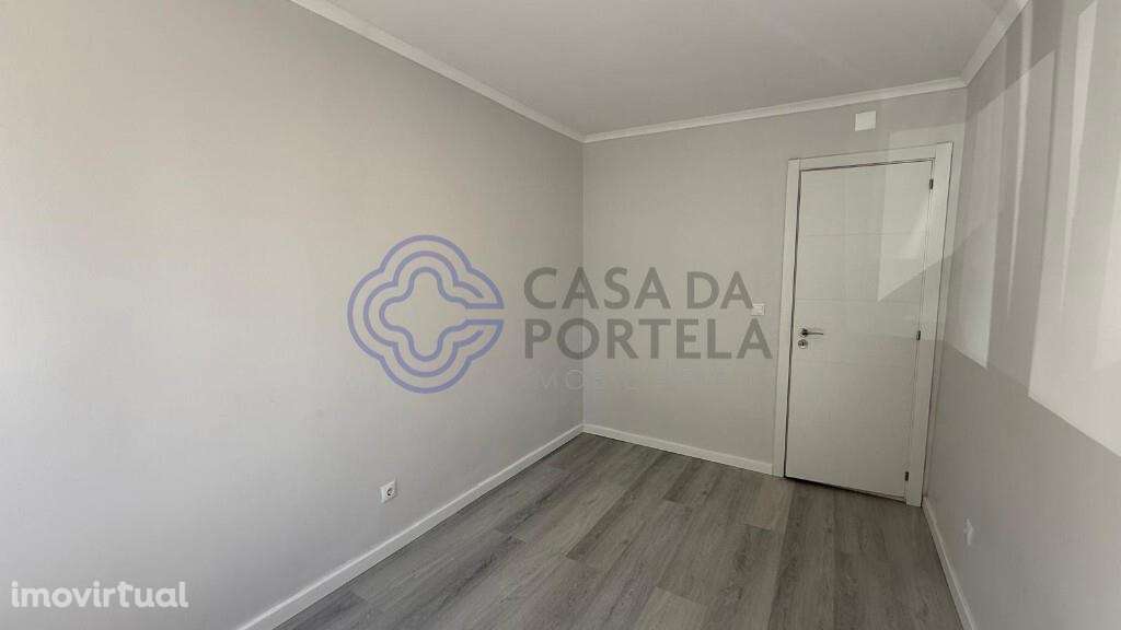 T2 em Benfica, renovado . 2 Frentes -Nascente Poente . Piso 0 - Grande imagem: 4/28