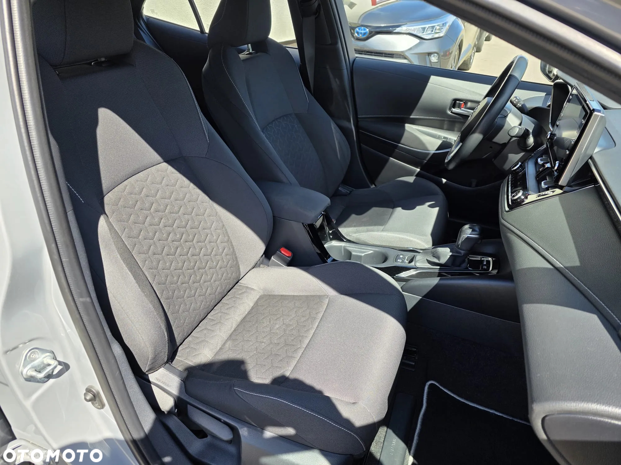 Toyota Corolla 1.8 Hybrid Comfort - 17
