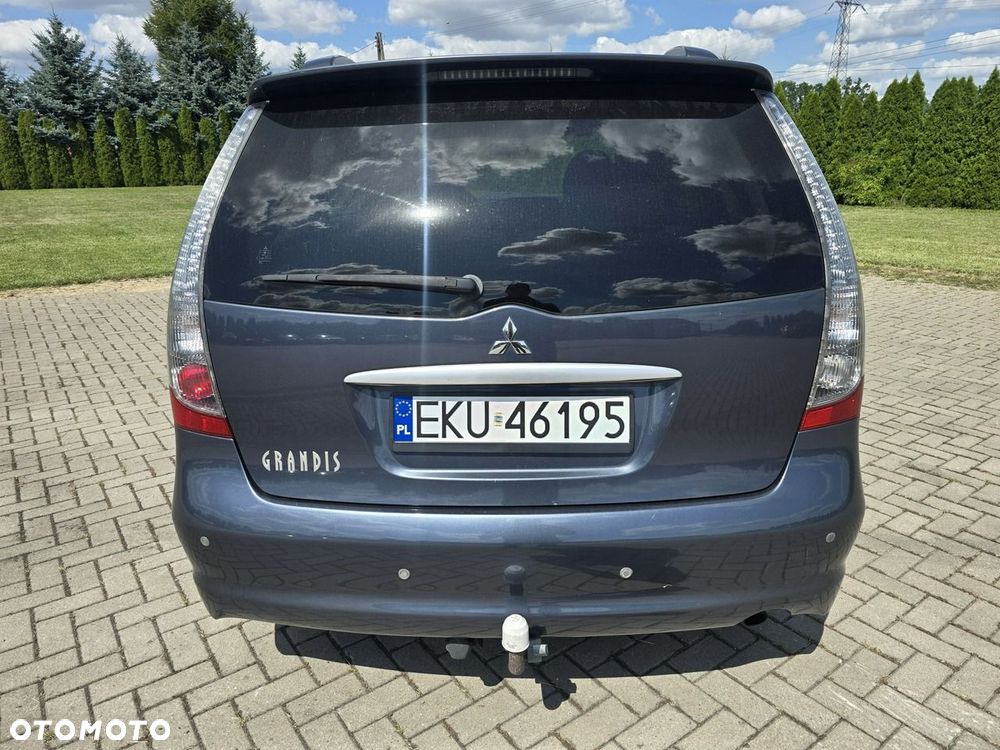 Mitsubishi Grandis - 8