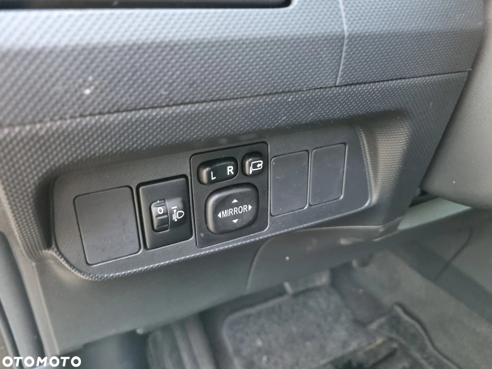 Toyota Auris 1.8 HSD Luna - 25