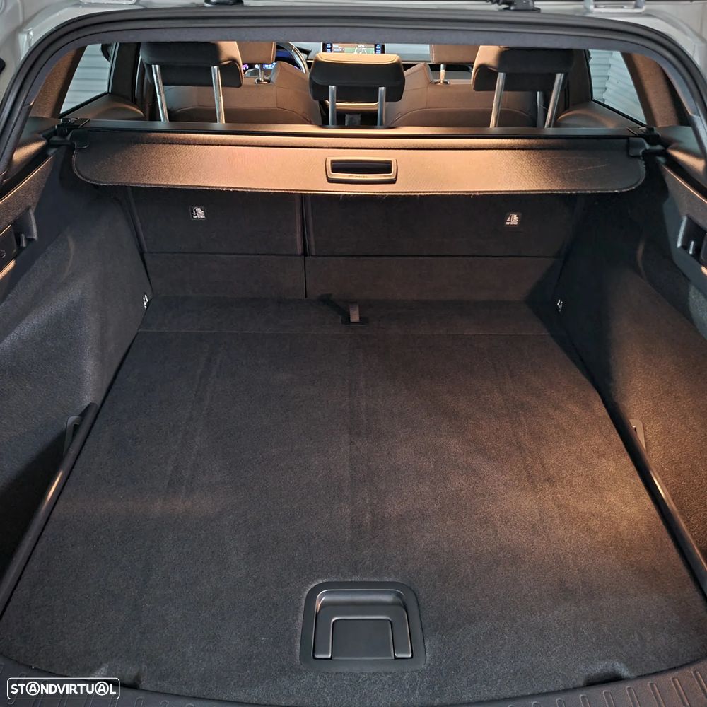 Toyota Corolla Touring Sports 1.8 Hybrid Comfort+P.Sport - 11