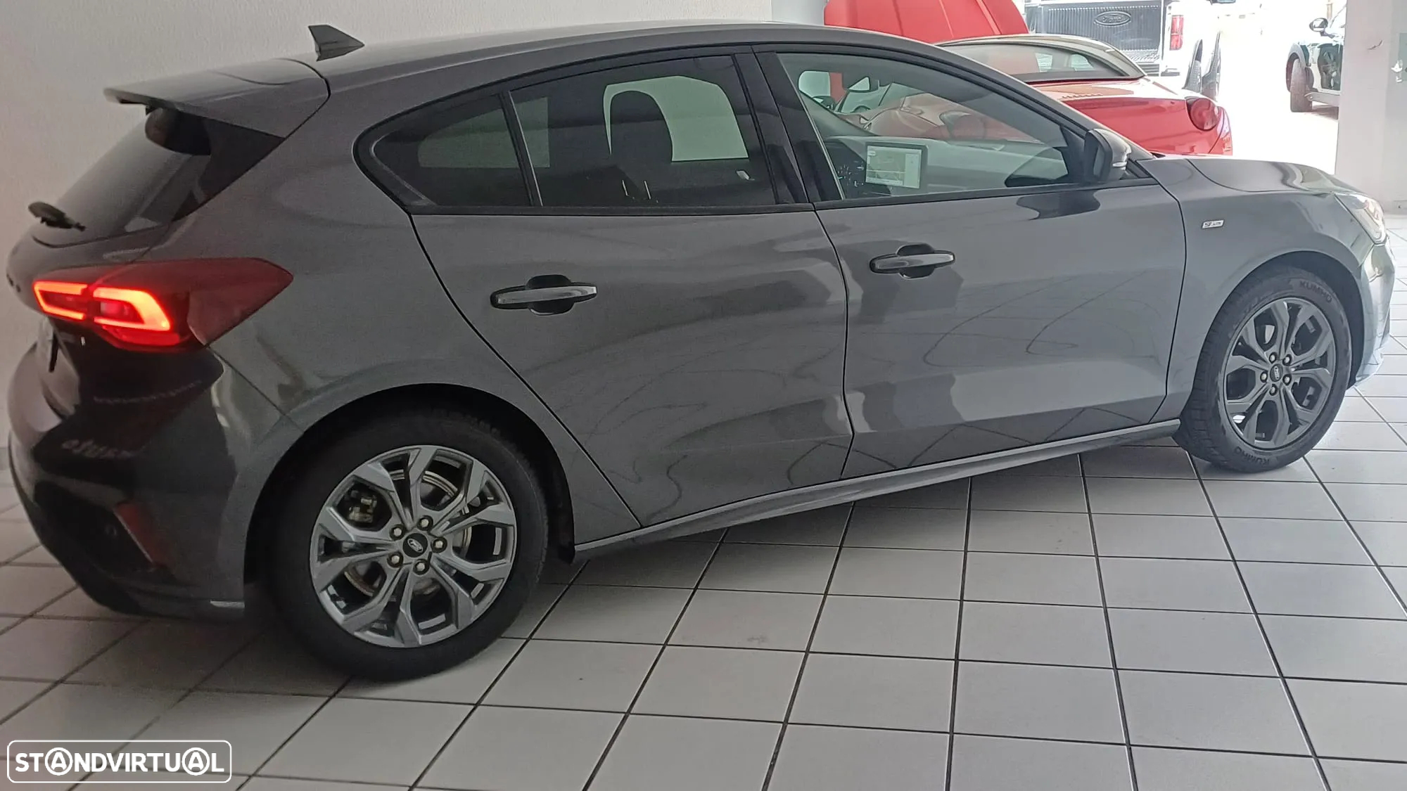 Ford Focus 1.0 EcoBoost Hybrid ST-LINE - 9
