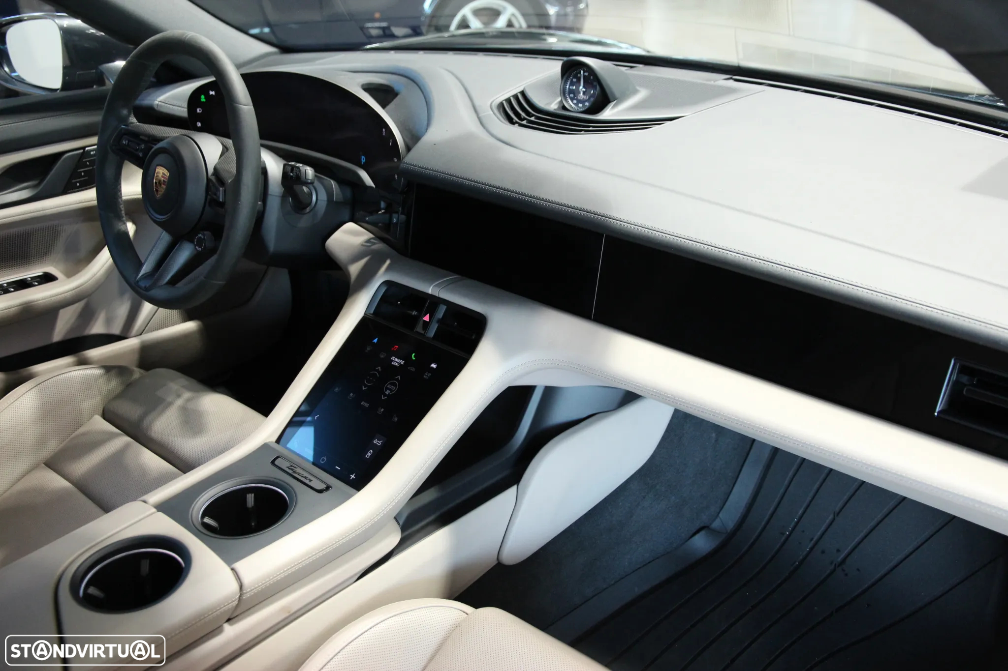 Porsche Taycan Cross Turismo 4S Sport - 12
