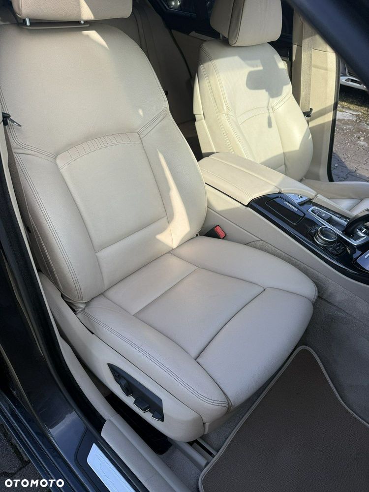 BMW Seria 5 528i xDrive Luxury Line - 7