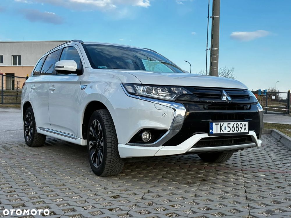 Mitsubishi Outlander 2.0 4WD Plus - 5