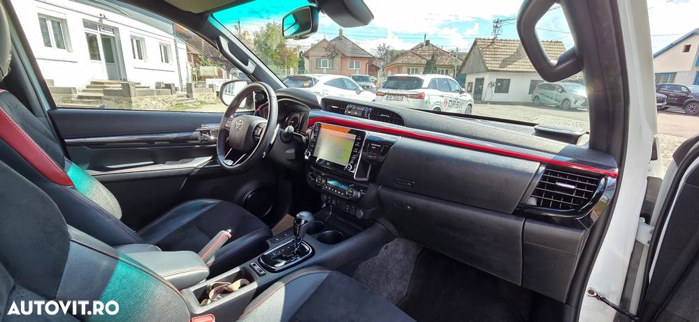 Toyota Hilux 2.8D 204CP 4x4 Double Cab AT GR Sport - 16