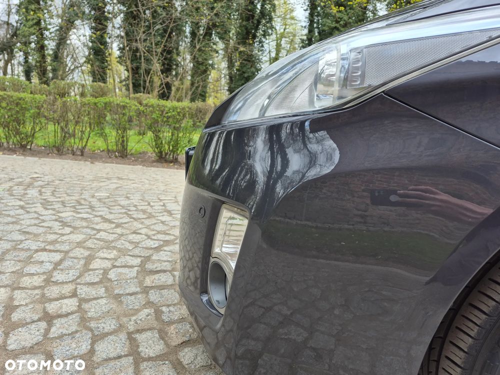 Toyota Prius (Hybrid) Executive - 13