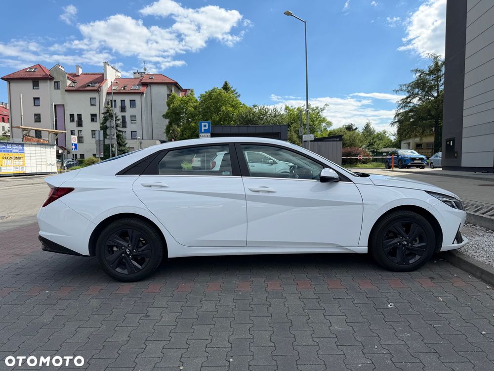 Hyundai Elantra - 4