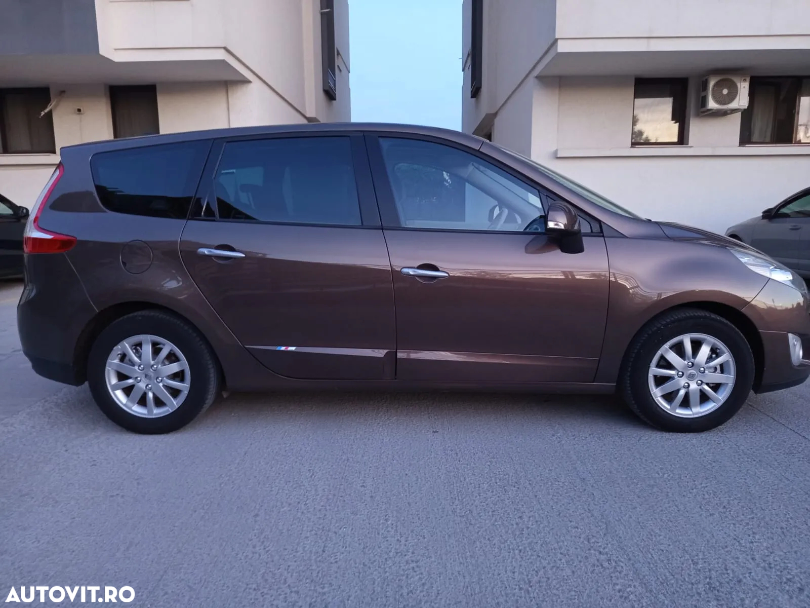 Renault Grand Scenic 1.9 dCi XXL FAP Avantage - 13