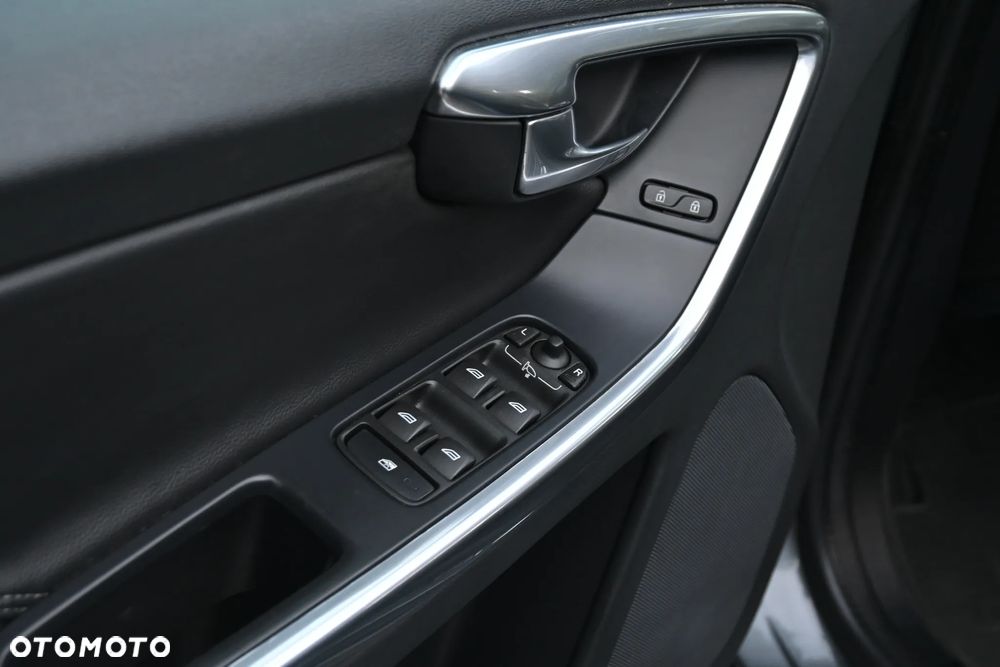 Volvo XC 60 D3 Geartronic Momentum - 29
