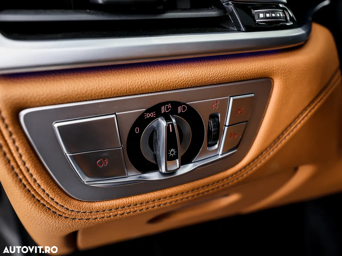 BMW Seria 7 750Li xDrive - 32