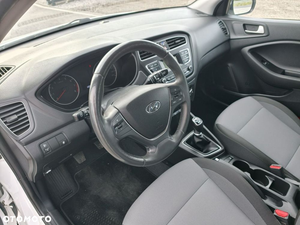 Hyundai i20 - 20