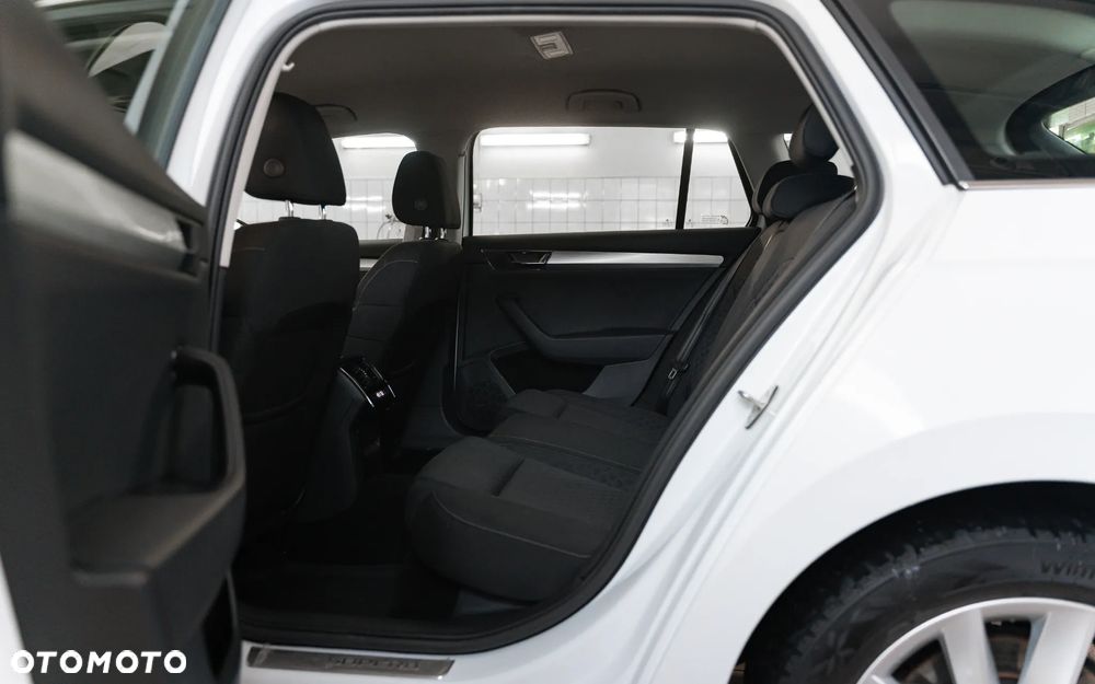 Skoda Superb 2.0 TDI Ambition DSG - 35