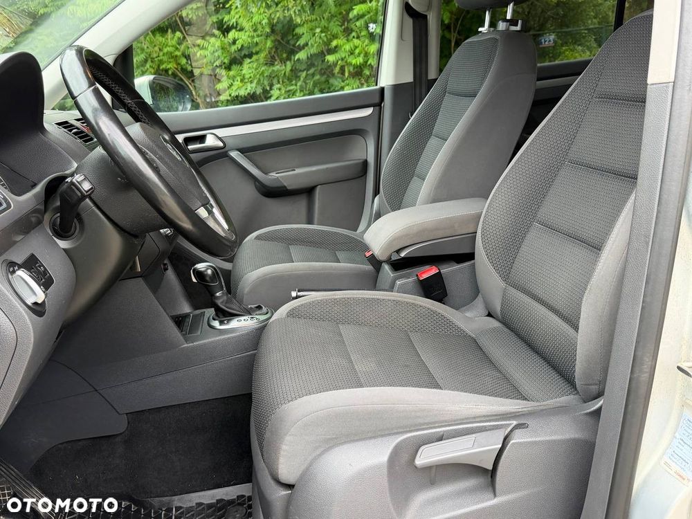 Volkswagen Touran - 24