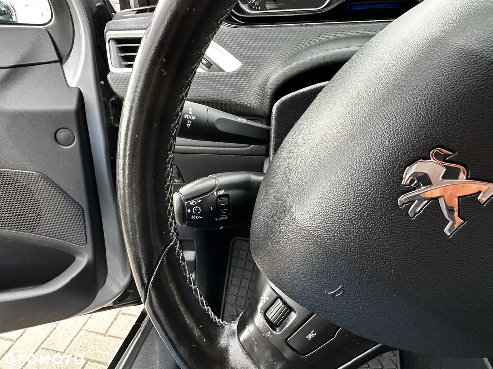 Peugeot 2008 - 9
