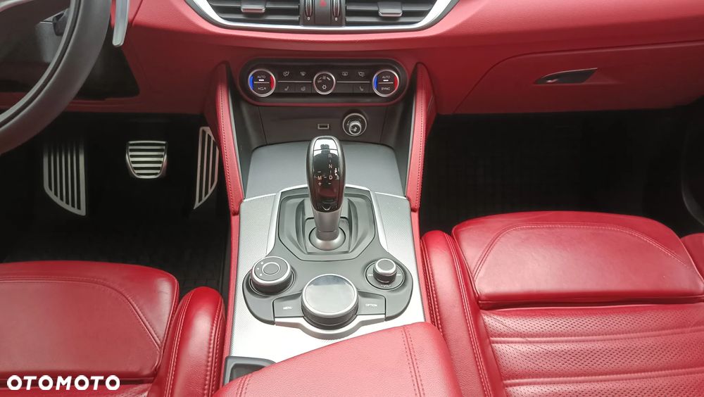 Alfa Romeo Stelvio 2.0 Turbo 16V AT8-Q4 Ti - 22