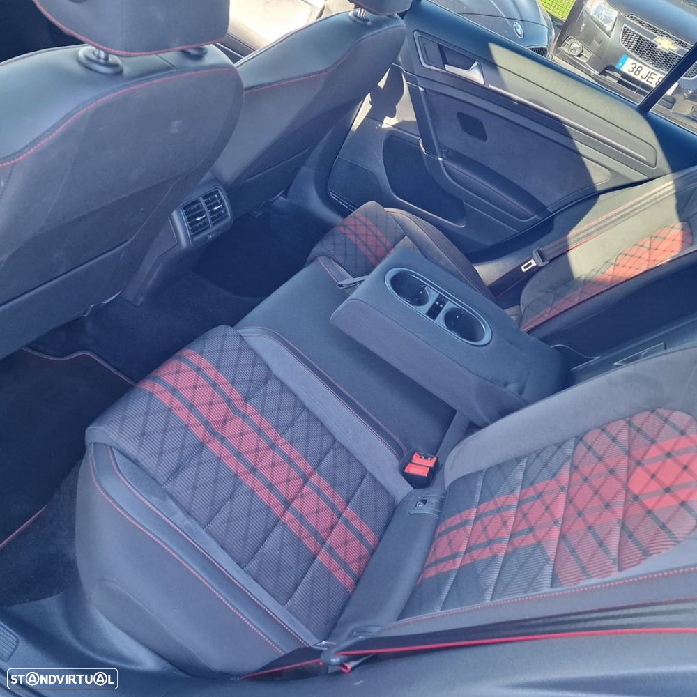 VW Golf 2.0 TSI GTi TCR DSG - 37