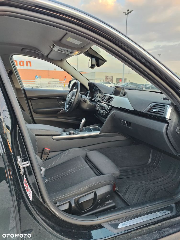 BMW Seria 3 318i Sport Line - 10