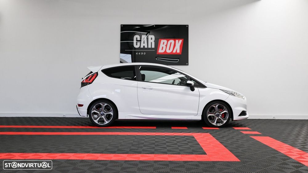 Ford Fiesta 1.6 EcoBoost ST - 12