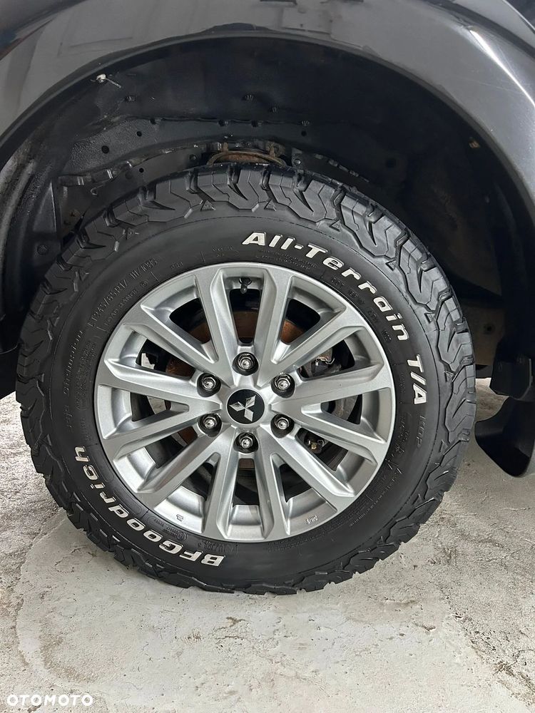 Mitsubishi L200 2.4 d DC Instyle Premiere Edition - 8