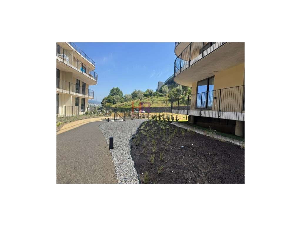 Apartamento T1 Novo com Varanda e aparcamento privativo coberto. - Grande imagem: 4/11