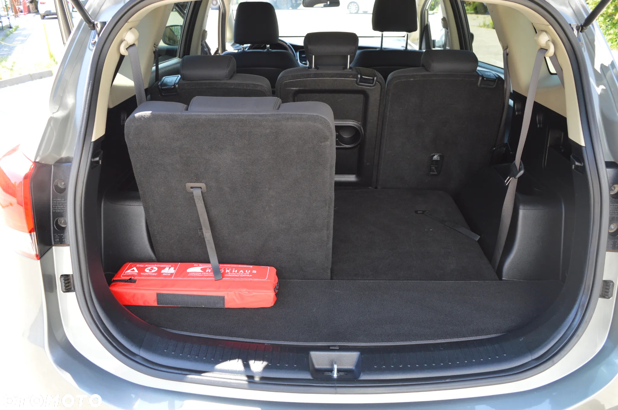 Kia Carens 1.6 GDI Dream Team Edition - 15