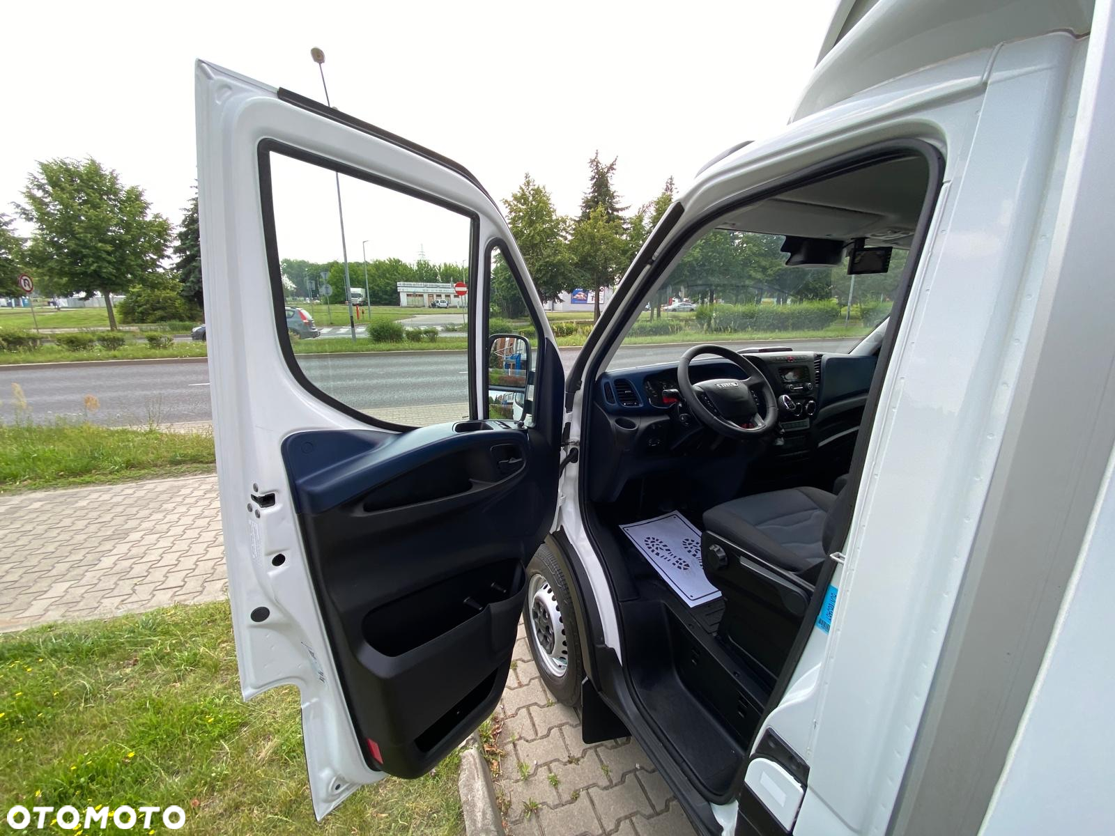 Iveco DAILY 35-160 HI-MATIC CHŁODNIA 8EP THERMO KING V300 MAX WINDA ZEPRO - 32