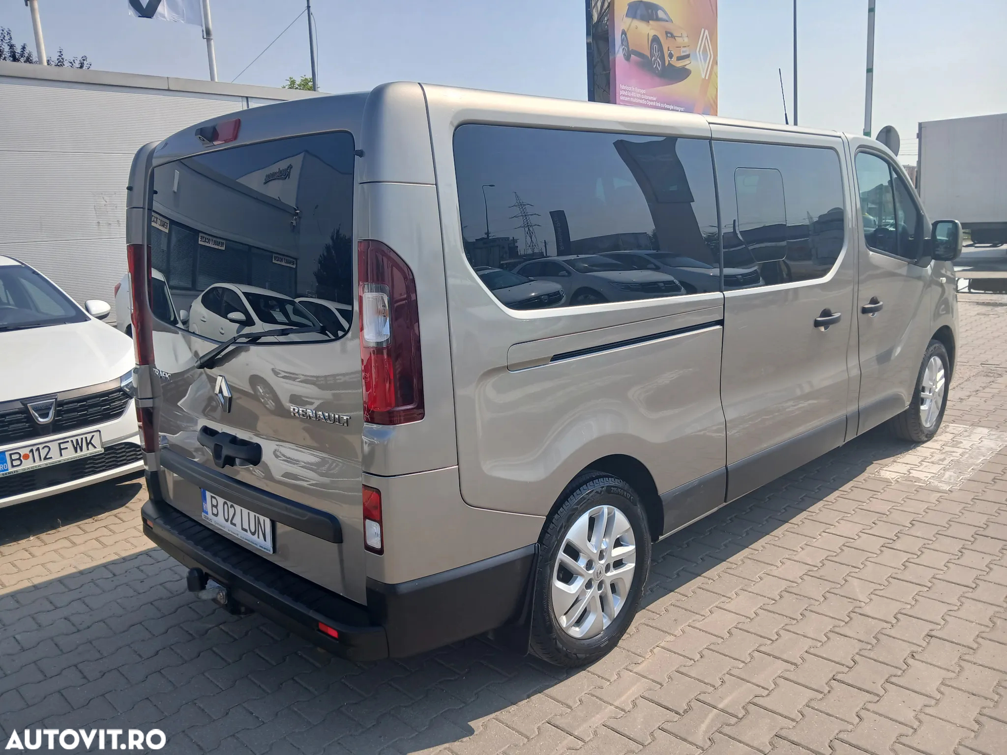 Renault Trafic Combi L2H1 1.6 dCi TT 145 7+1 Expression Plus - 2