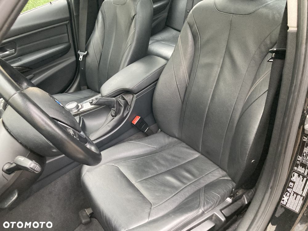 BMW Seria 3 318d xDrive Luxury Line - 18