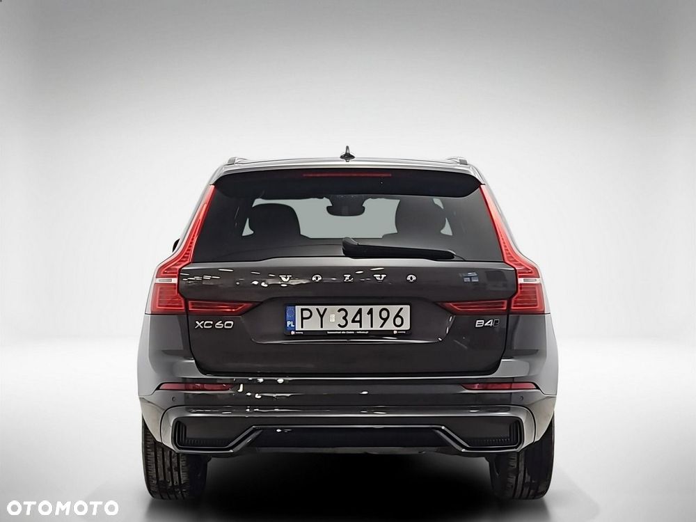 Volvo XC 60 B4 D AWD Plus Dark - 4