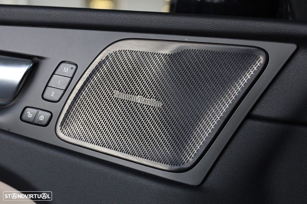 Volvo XC 60 2.0 T6 PHEV Plus Dark - 23