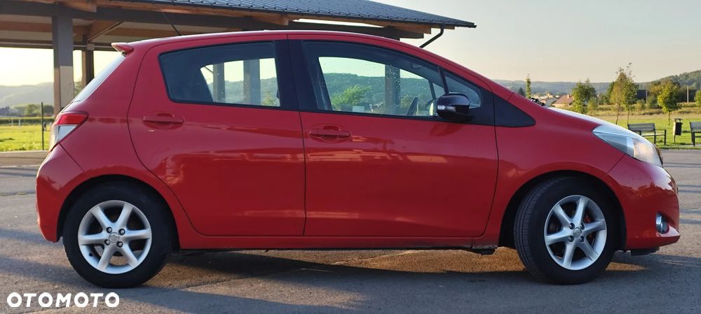 Toyota Yaris 2012 photo 4