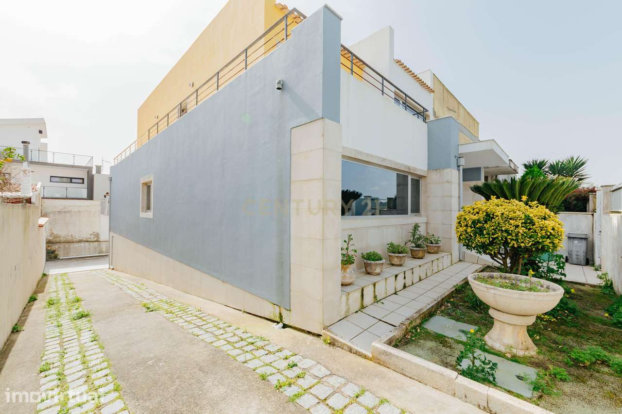 Moradia T3 com Cave e Garagem em São João Talha - Bairro da Esperança - Grande imagem: 2/50