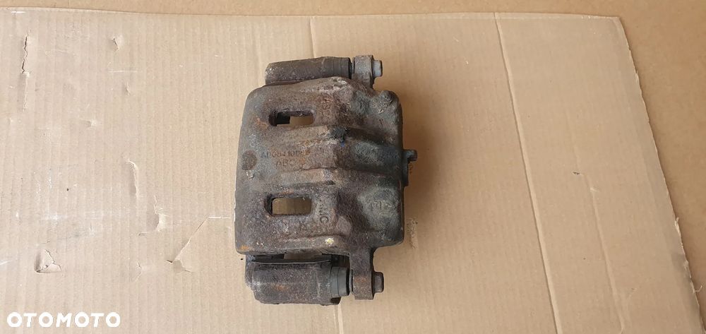 Zacisk hamulcowy prawy przód Kia Sorento I 2.5 CRDI - 1