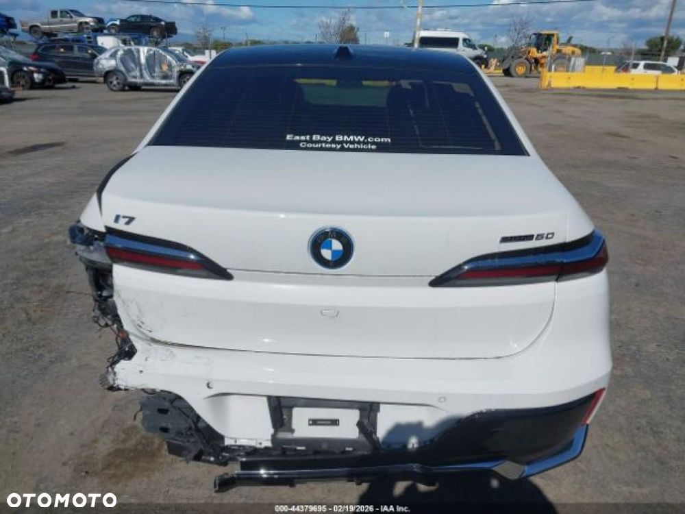 BMW i7 - 8