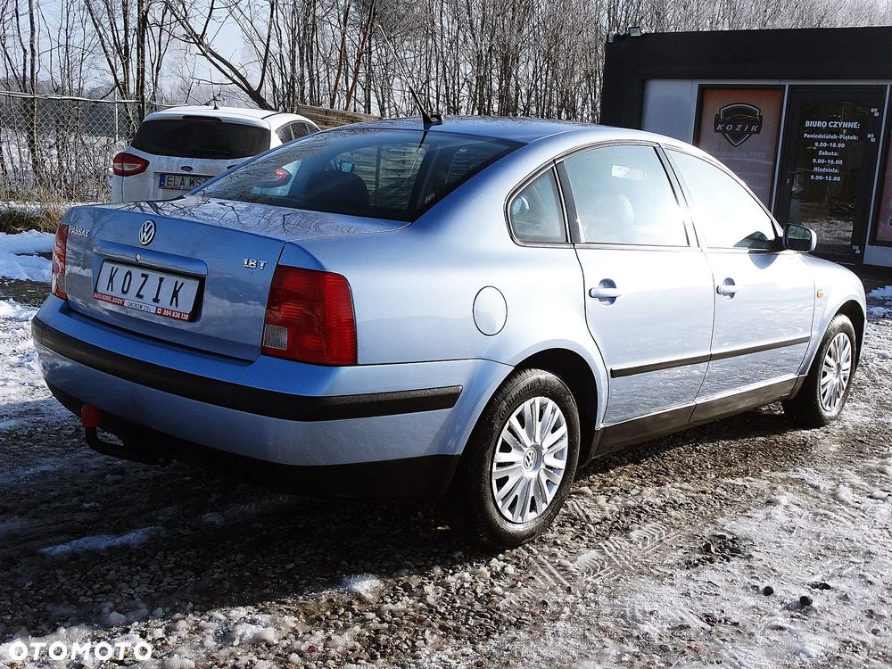 Volkswagen Passat 1.8T Comfortline - 11