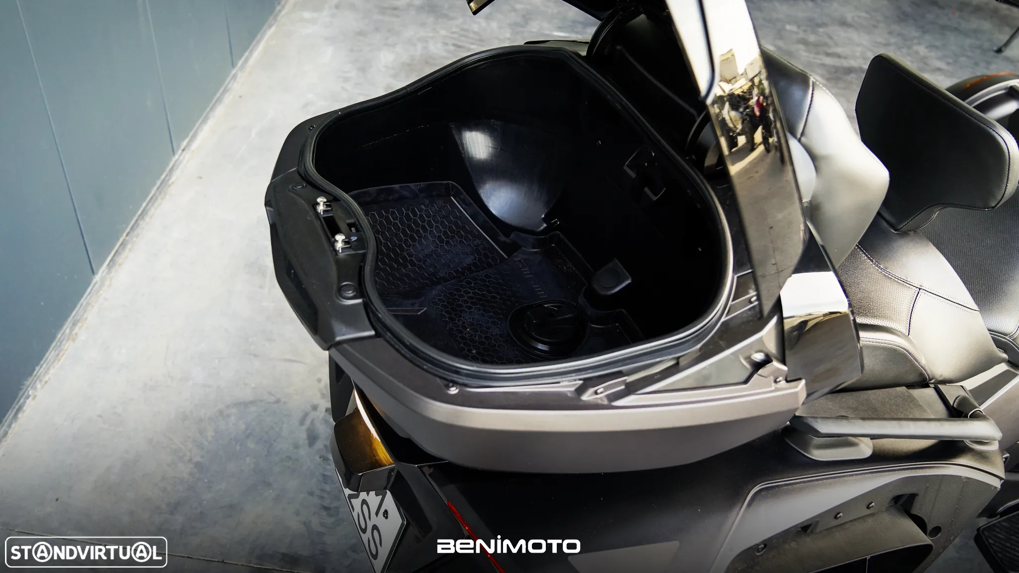 Can-Am Spyder RT Limited Carbon Black - 12