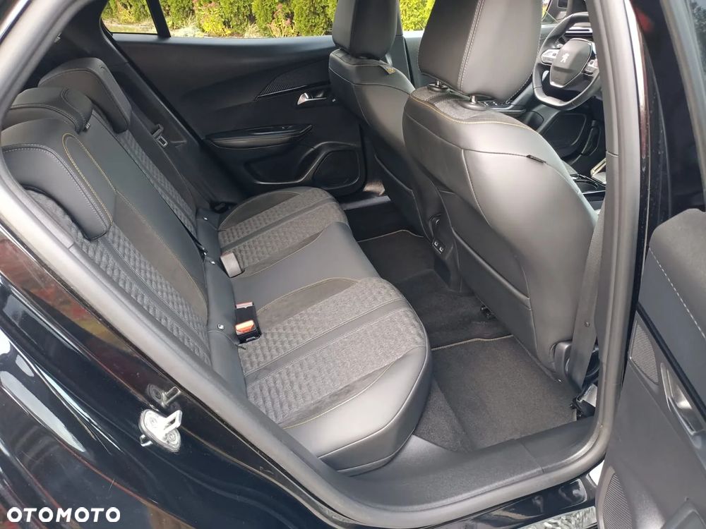 Peugeot 2008 PureTech 130 EAT8 GT - 33