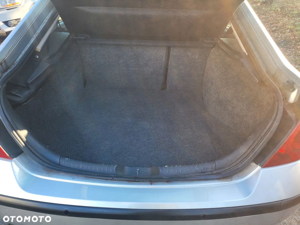 Ford Mondeo 1.8 Ghia - 19