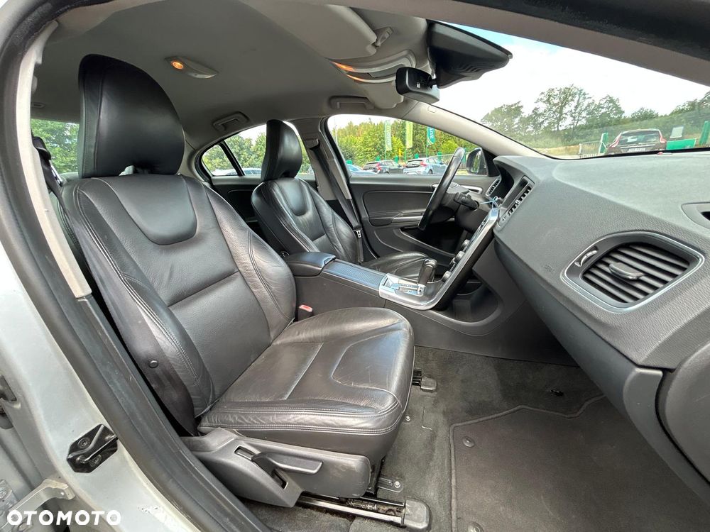 Volvo S60 D5 AWD Geartronic Summum - 19