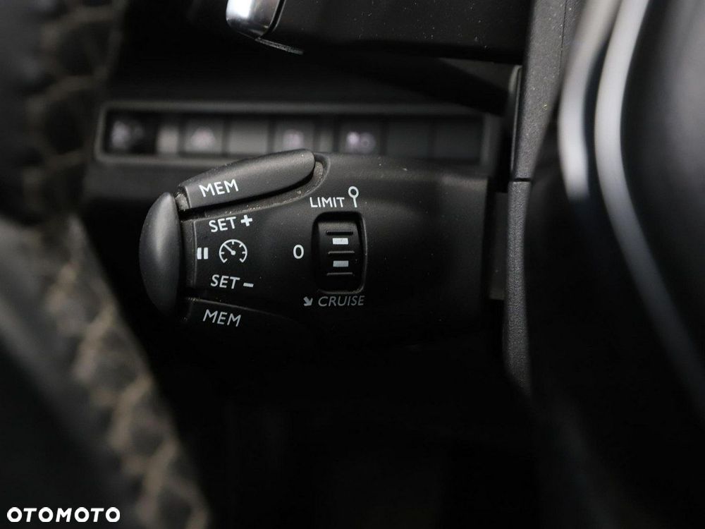 Peugeot 3008 225 e-EAT8 Allure - 37