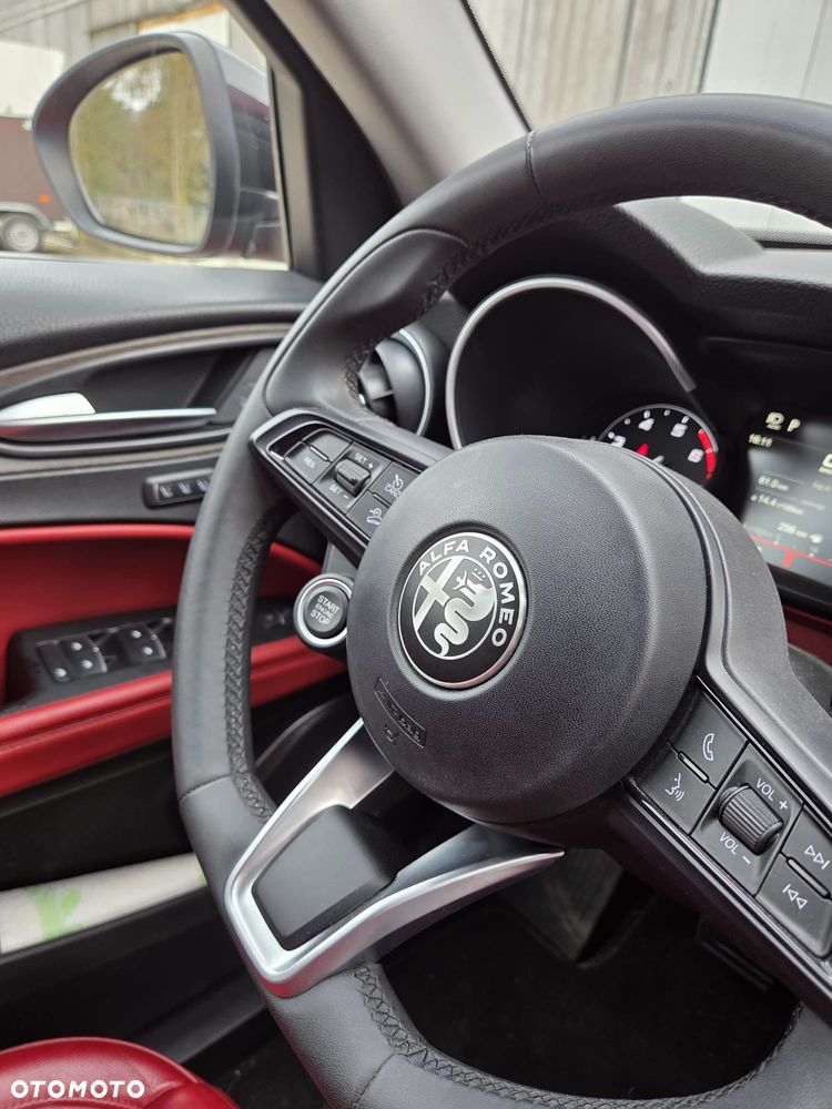 Alfa Romeo Stelvio 2.0 Turbo 16V AT8-Q4 Ti - 6