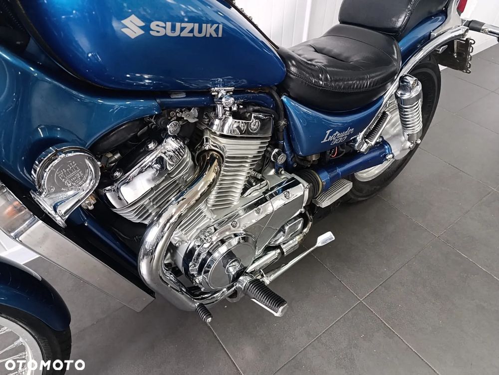 Suzuki Intruder - 16