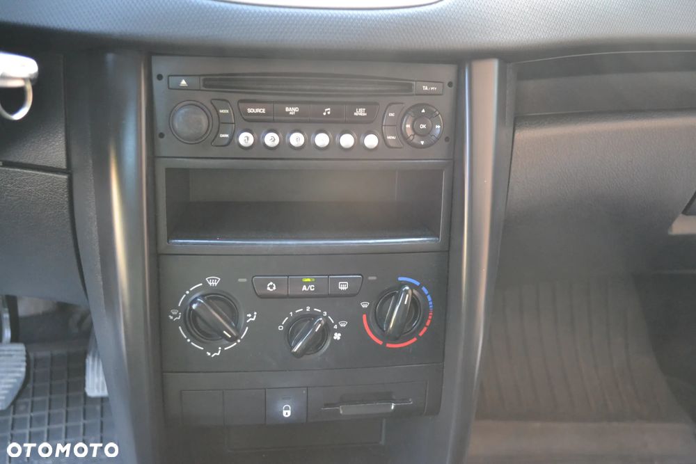 Peugeot 207 110 HDi FAP (Blue Lion) Premium - 24