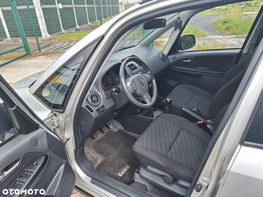 Suzuki SX4 1.6 GS / Premium - 19