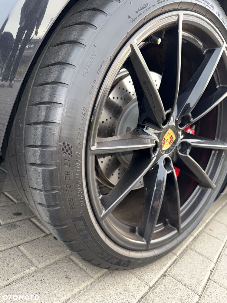 Porsche 911 Carrera 4S - 6