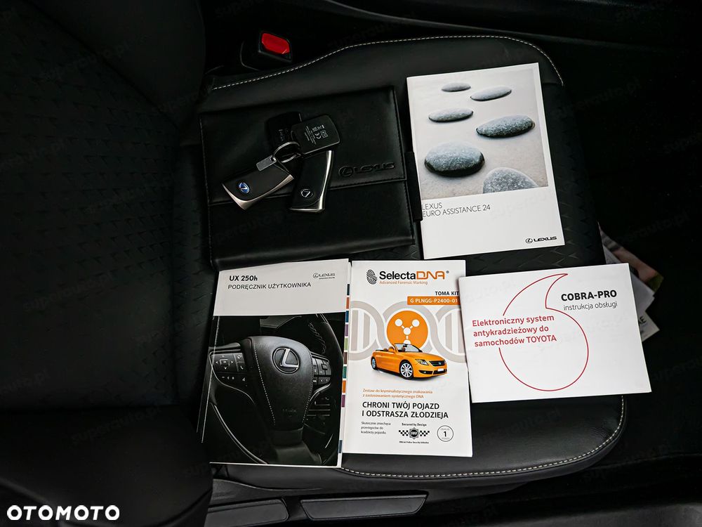 Lexus UX - 33