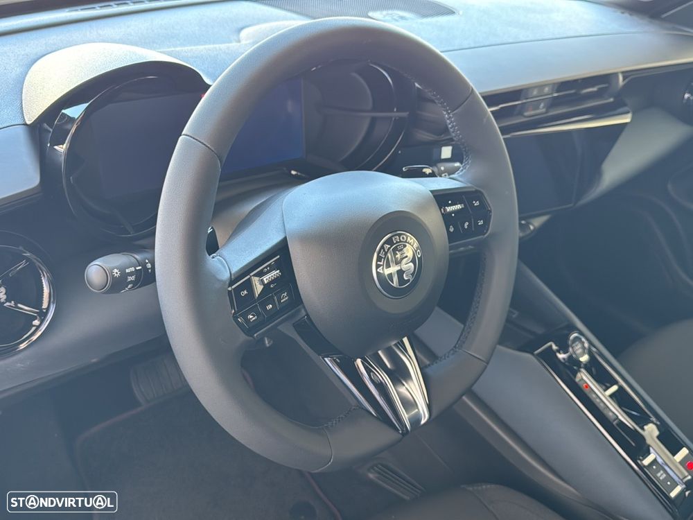 Alfa Romeo Junior 1.2 eDCT6 - 16