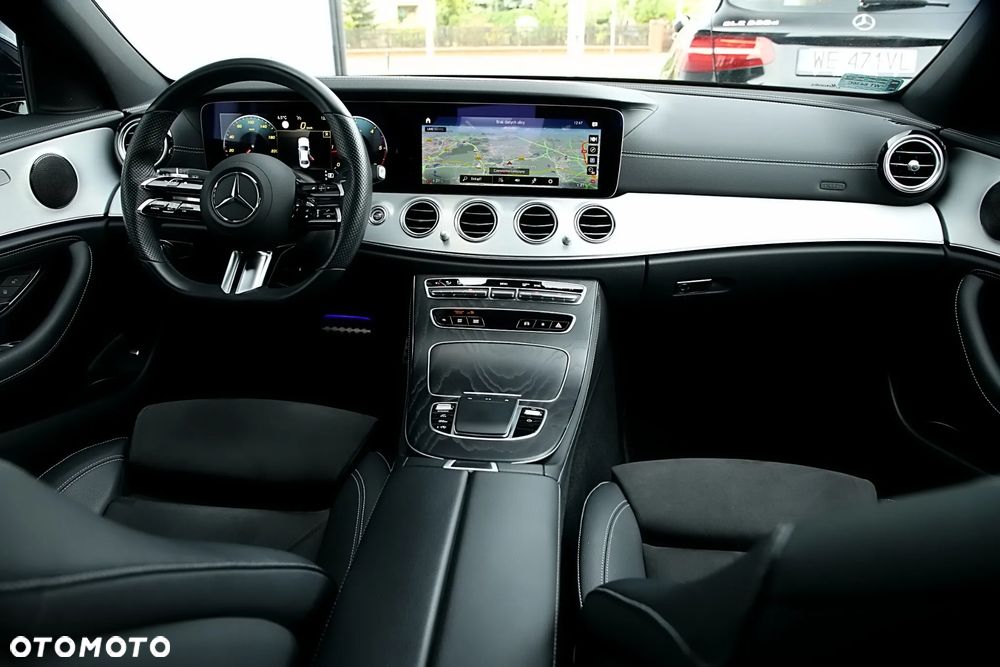 Mercedes-Benz Klasa E 220 d 4-Matic 9G-TRONIC - 26