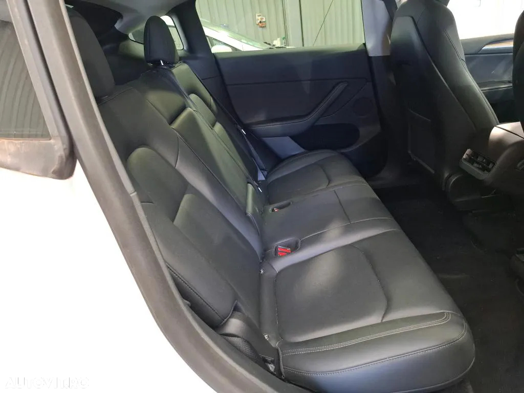 Tesla Model Y Long Range Dual Motor AWD - 7